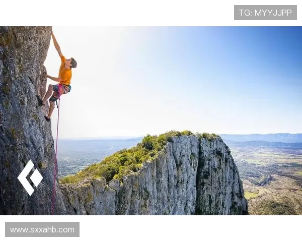 攀岩之巅:深入北京攀岩队的训练与挑战之旅